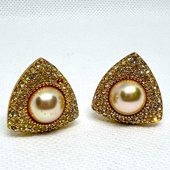 Chr. Dior Vintage Gold Plate Pave’ Crystal Triangular Pearl Clip Earrings - Picture 4 of 10